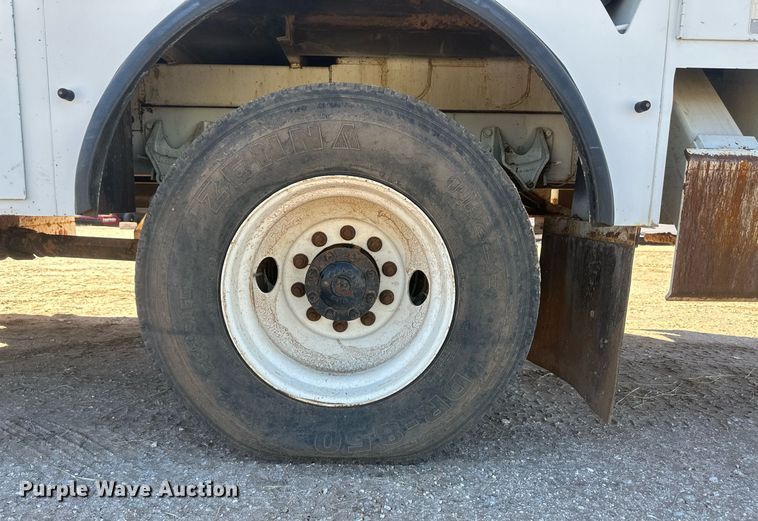 image for item EK9780 2007 International 7300  bucket truck