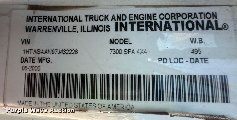 image for item EK9780 2007 International 7300  bucket truck