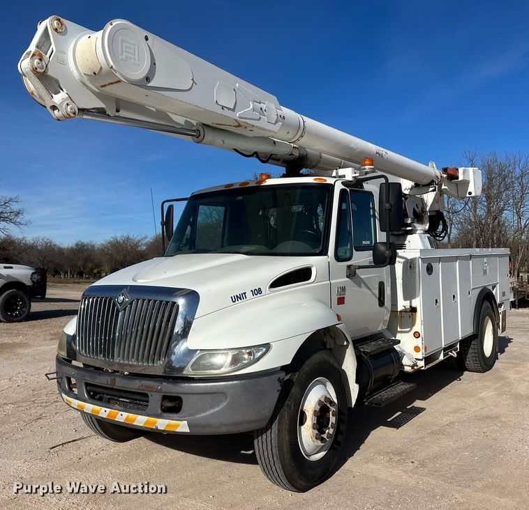 image for item EK9781 2007 International 4300  bucket truck
