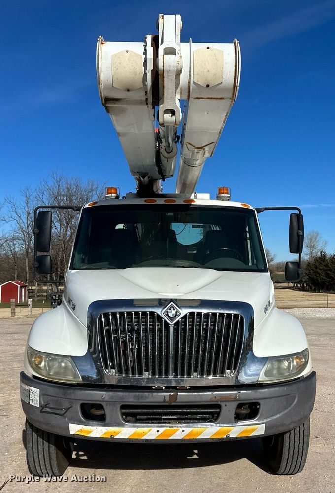 image for item EK9781 2007 International 4300  bucket truck