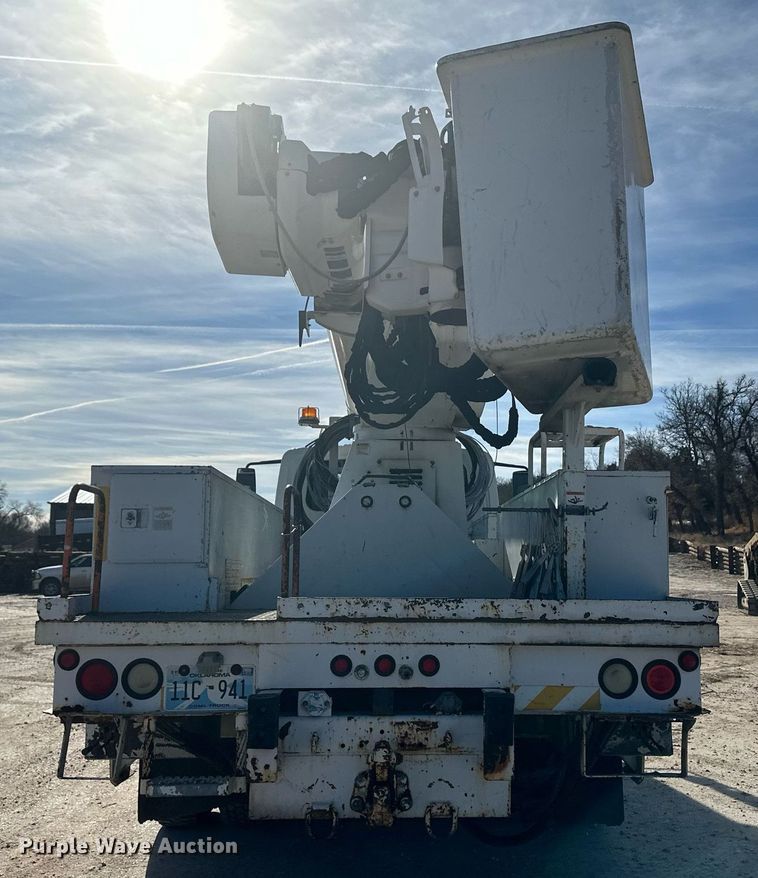 image for item EK9781 2007 International 4300  bucket truck