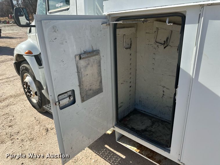 image for item EK9781 2007 International 4300  bucket truck