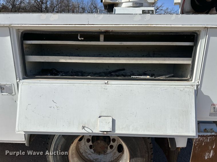 image for item EK9781 2007 International 4300  bucket truck