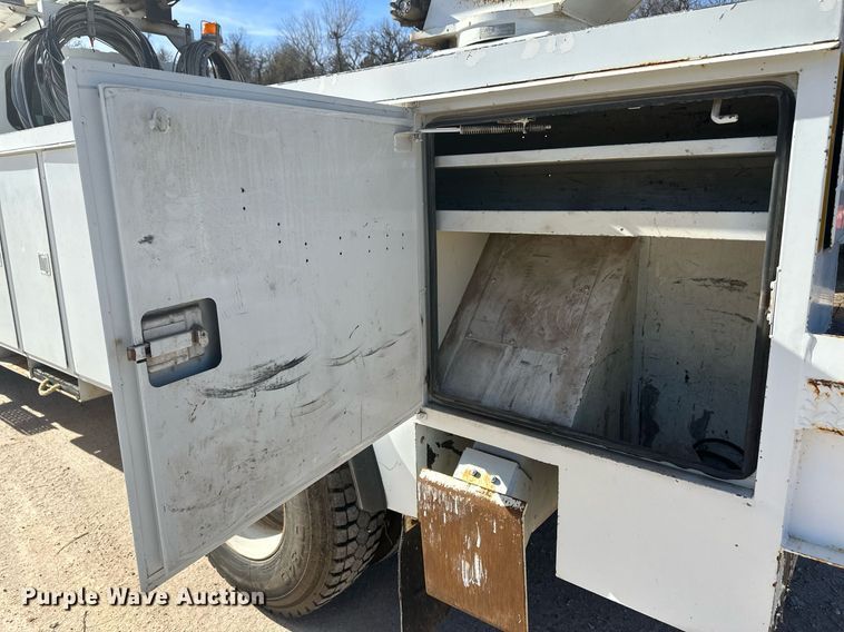 image for item EK9781 2007 International 4300  bucket truck