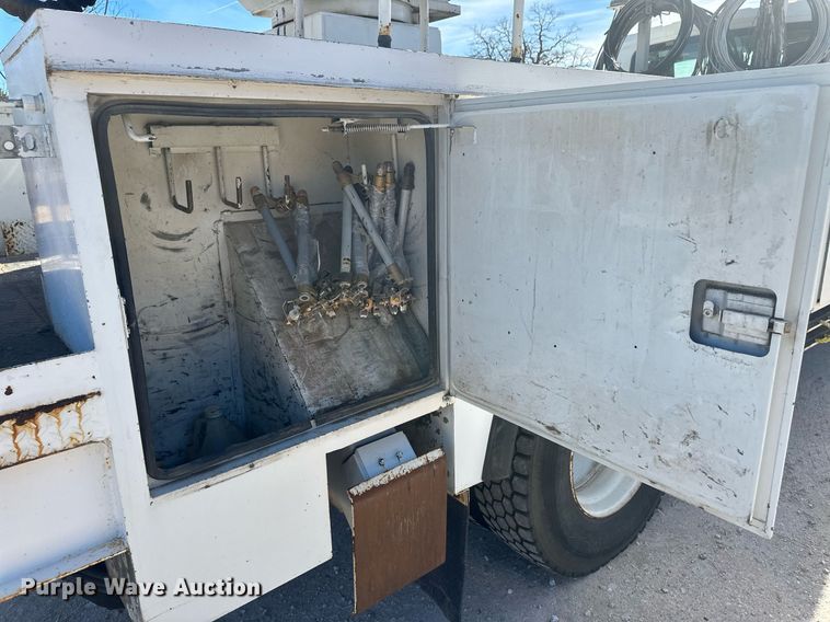 image for item EK9781 2007 International 4300  bucket truck