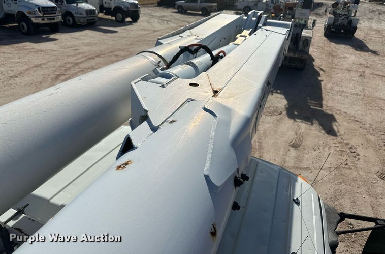 image for item EK9781 2007 International 4300  bucket truck