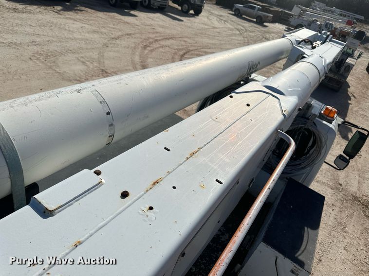 image for item EK9781 2007 International 4300  bucket truck