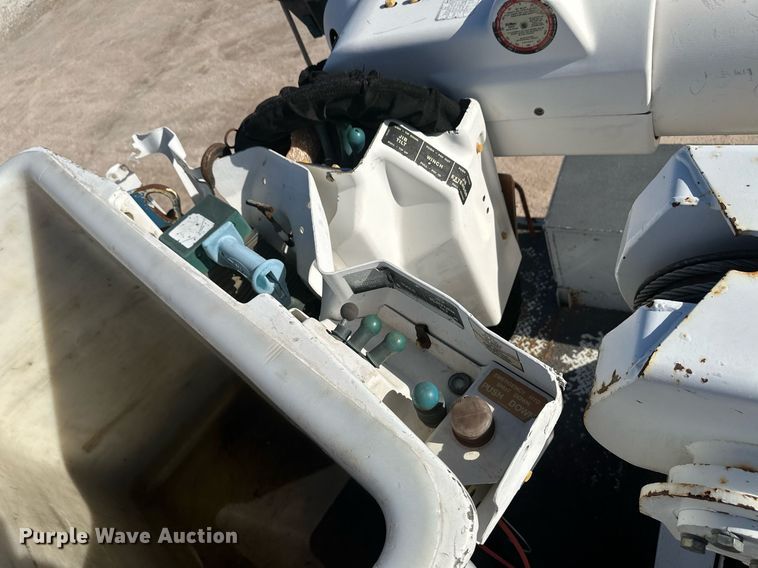 image for item EK9781 2007 International 4300  bucket truck