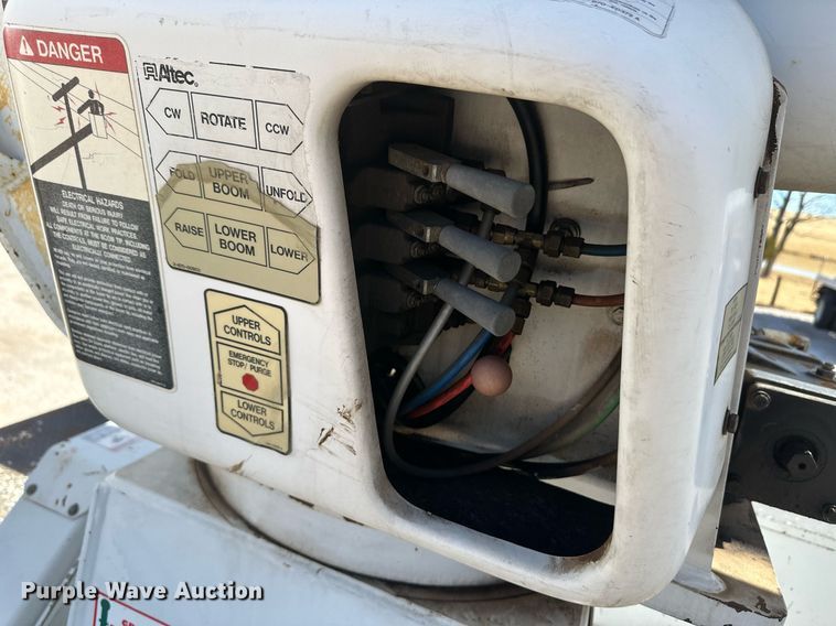 image for item EK9781 2007 International 4300  bucket truck