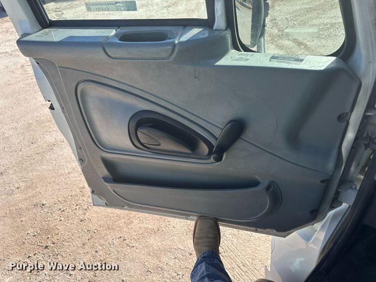 image for item EK9781 2007 International 4300  bucket truck