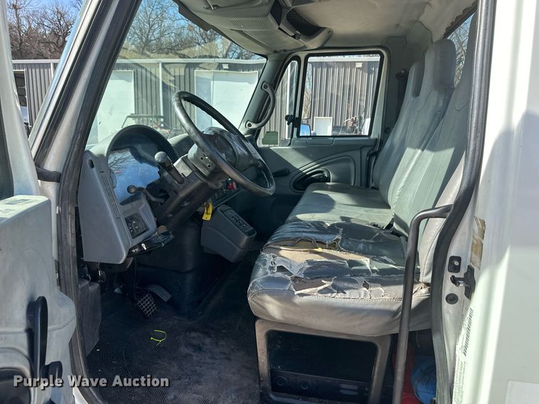 image for item EK9781 2007 International 4300  bucket truck