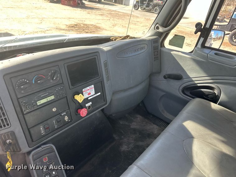 image for item EK9781 2007 International 4300  bucket truck