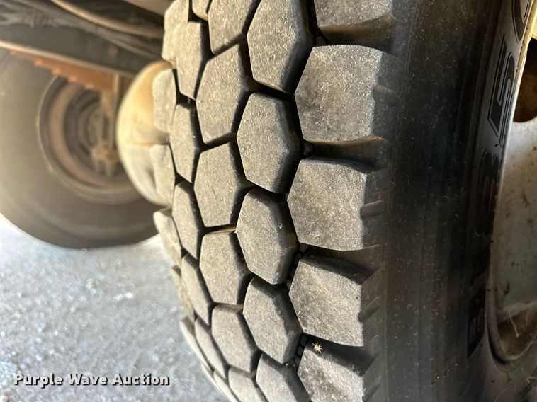 image for item EK9781 2007 International 4300  bucket truck