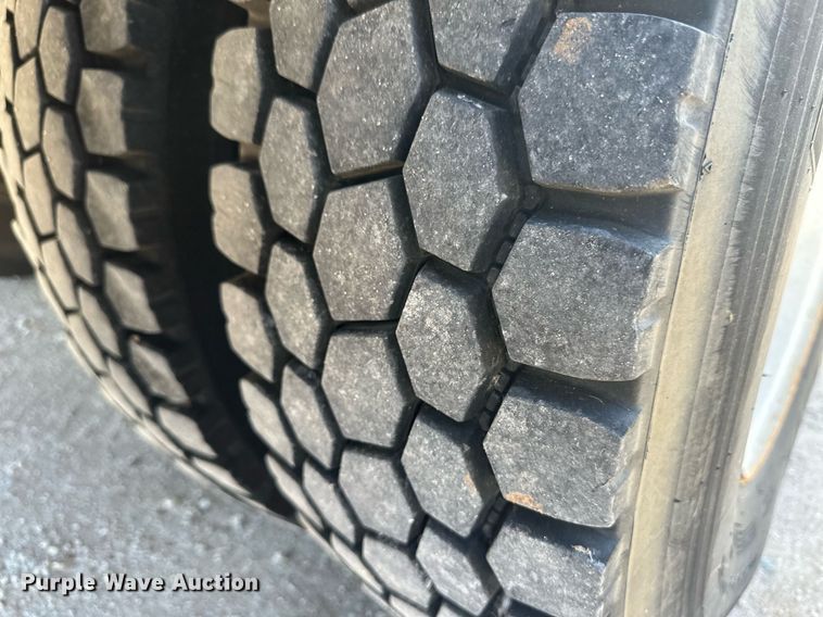 image for item EK9781 2007 International 4300  bucket truck