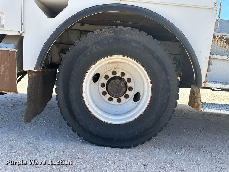 image for item EK9781 2007 International 4300  bucket truck