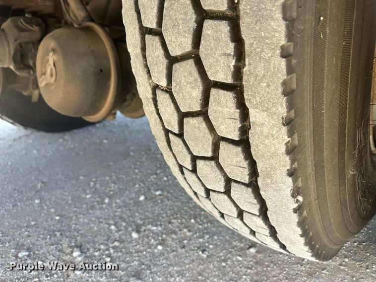 image for item EK9781 2007 International 4300  bucket truck