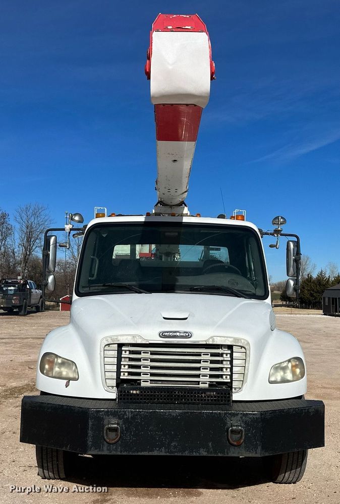 image for item EK9782 2005 Freightliner Business Class M2  bucket truck