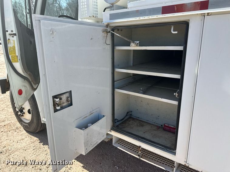 image for item EK9782 2005 Freightliner Business Class M2  bucket truck