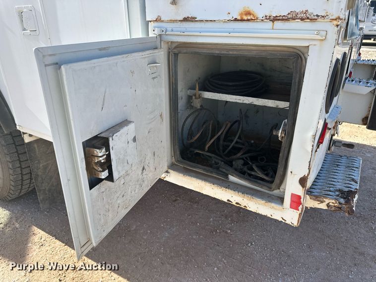 image for item EK9782 2005 Freightliner Business Class M2  bucket truck