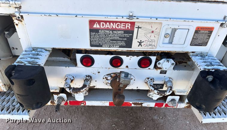 image for item EK9782 2005 Freightliner Business Class M2  bucket truck