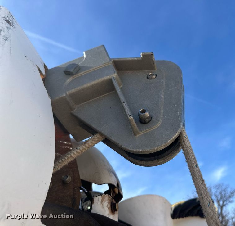 image for item EK9782 2005 Freightliner Business Class M2  bucket truck