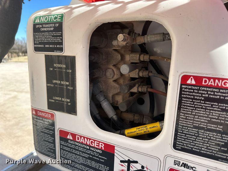 image for item EK9782 2005 Freightliner Business Class M2  bucket truck