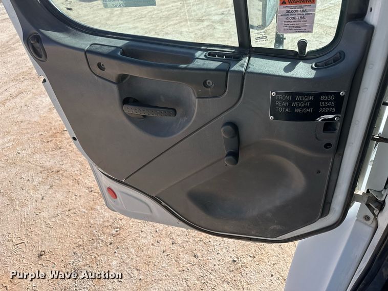 image for item EK9782 2005 Freightliner Business Class M2  bucket truck