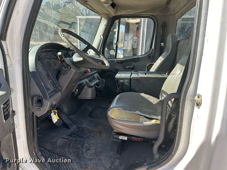 image for item EK9782 2005 Freightliner Business Class M2  bucket truck