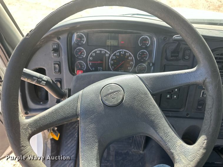 image for item EK9782 2005 Freightliner Business Class M2  bucket truck