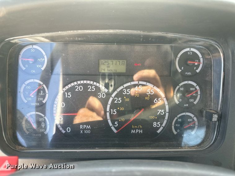 image for item EK9782 2005 Freightliner Business Class M2  bucket truck