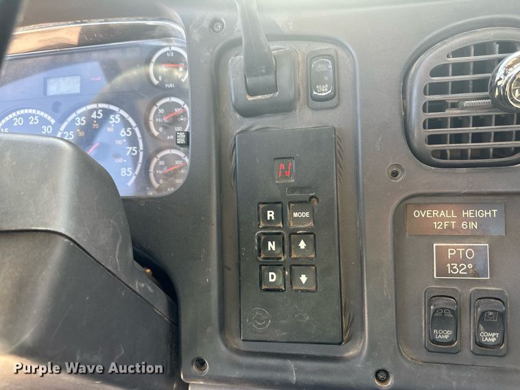 image for item EK9782 2005 Freightliner Business Class M2  bucket truck