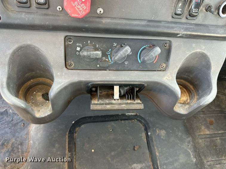 image for item EK9782 2005 Freightliner Business Class M2  bucket truck