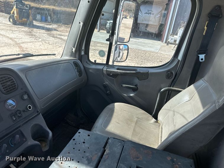 image for item EK9782 2005 Freightliner Business Class M2  bucket truck