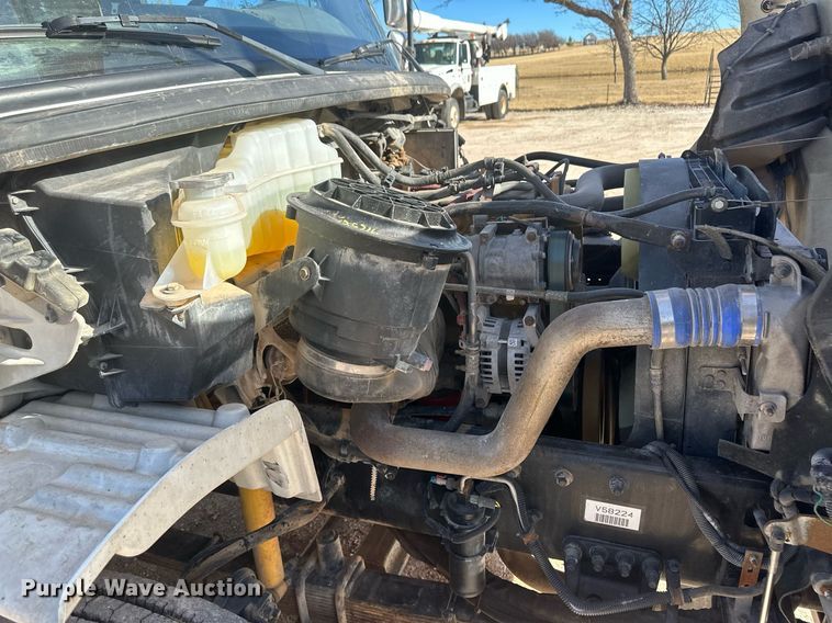 image for item EK9782 2005 Freightliner Business Class M2  bucket truck