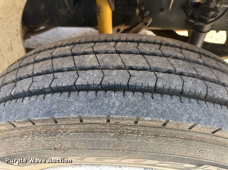 image for item EK9782 2005 Freightliner Business Class M2  bucket truck