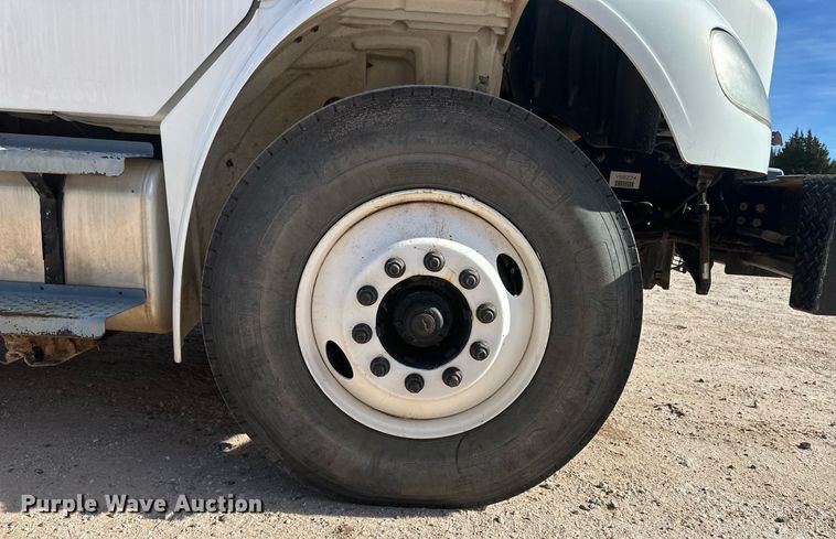 image for item EK9782 2005 Freightliner Business Class M2  bucket truck