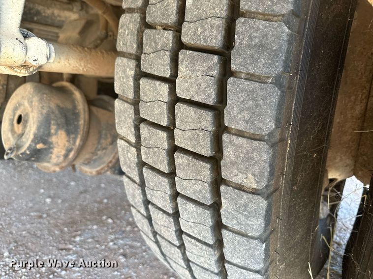 image for item EK9782 2005 Freightliner Business Class M2  bucket truck