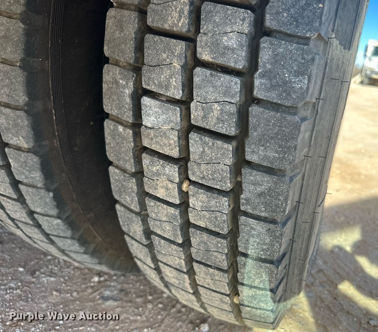 image for item EK9782 2005 Freightliner Business Class M2  bucket truck