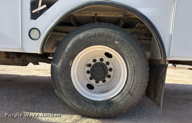 image for item EK9782 2005 Freightliner Business Class M2  bucket truck