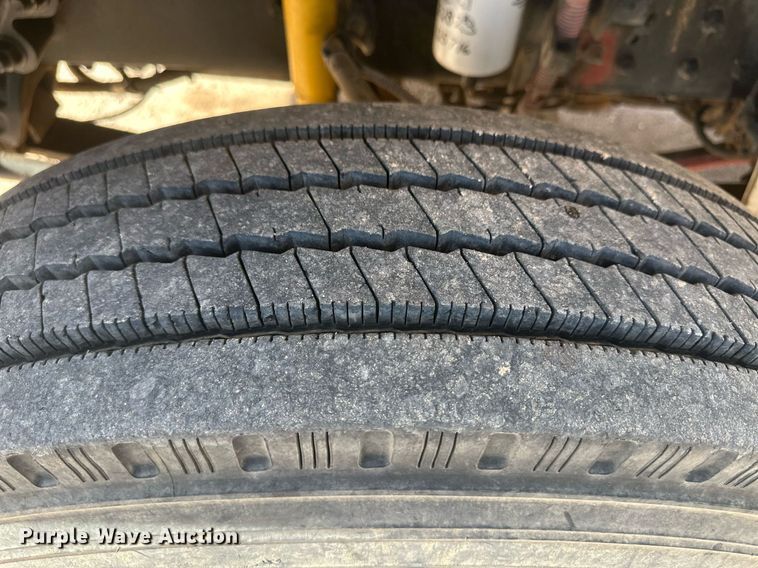 image for item EK9782 2005 Freightliner Business Class M2  bucket truck