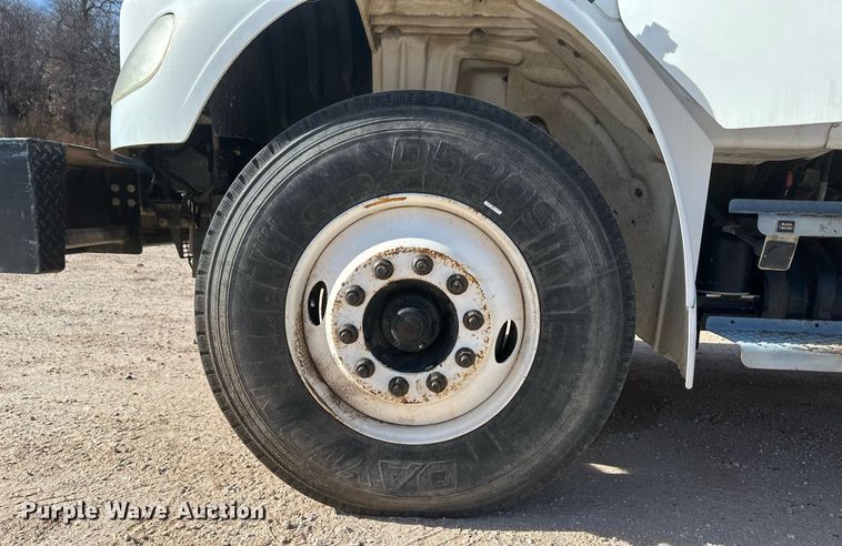 image for item EK9782 2005 Freightliner Business Class M2  bucket truck