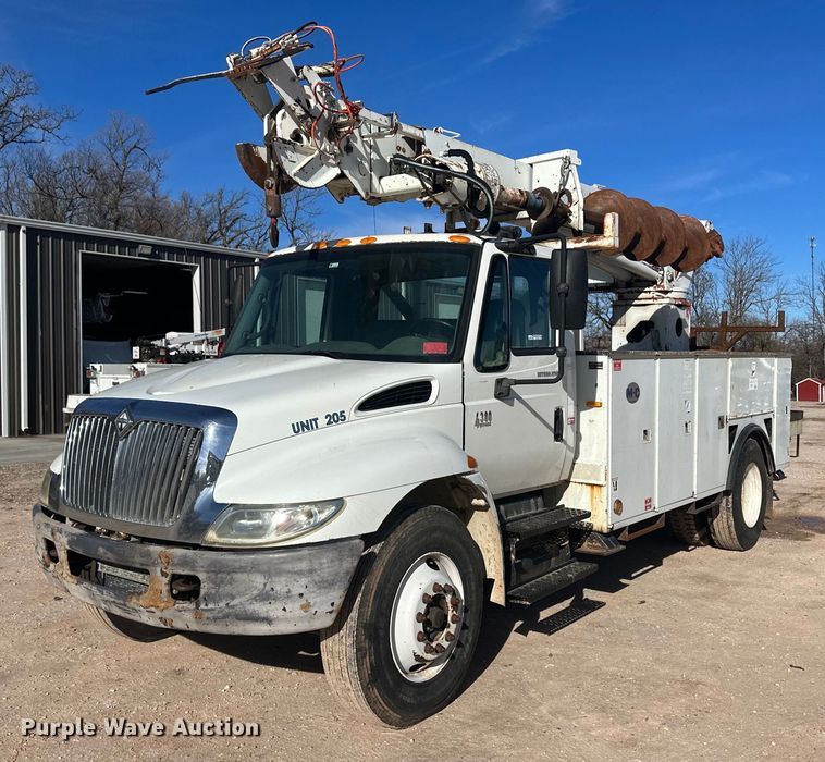 image for item EK9783 2007 International 4300  digger derrick truck