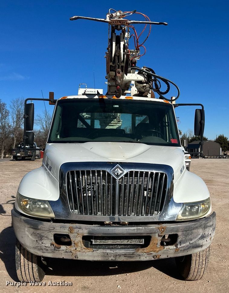 image for item EK9783 2007 International 4300  digger derrick truck