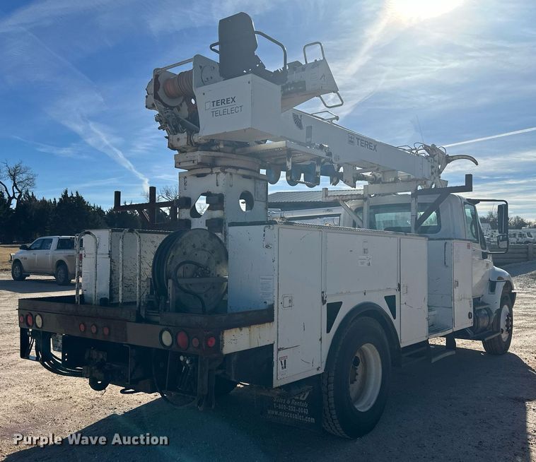 image for item EK9783 2007 International 4300  digger derrick truck