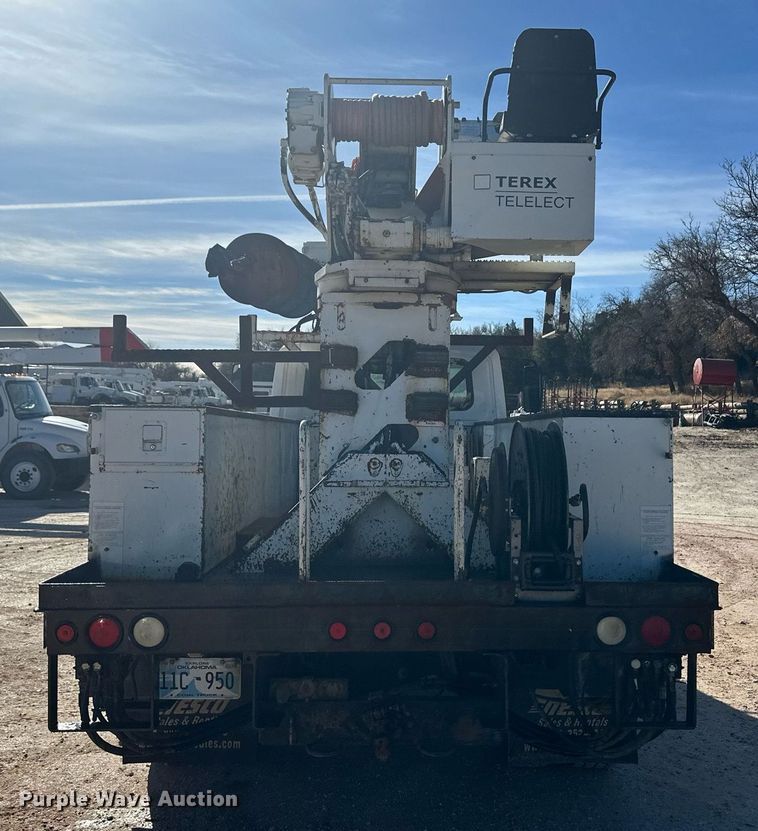 image for item EK9783 2007 International 4300  digger derrick truck