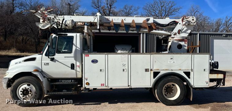 image for item EK9783 2007 International 4300  digger derrick truck