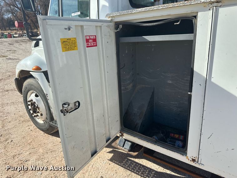 image for item EK9783 2007 International 4300  digger derrick truck