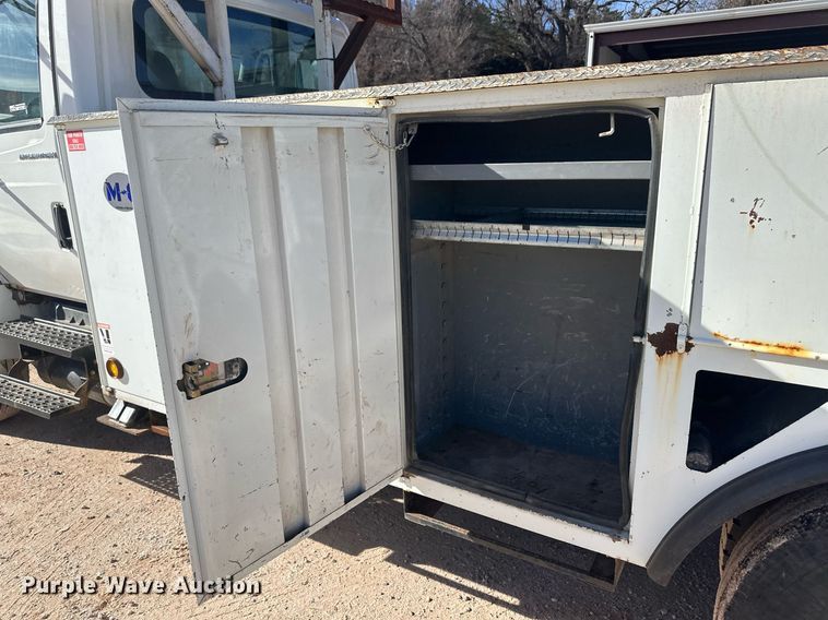 image for item EK9783 2007 International 4300  digger derrick truck