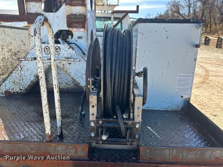 image for item EK9783 2007 International 4300  digger derrick truck