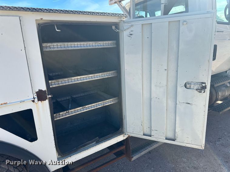 image for item EK9783 2007 International 4300  digger derrick truck